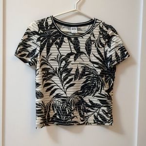 Vero Moda XS shirt. White with black leaves print. Excellent condition.